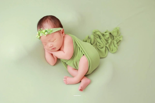 进贤宝宝拍嗝吐奶