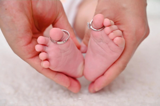 进贤宝宝脸上长黑点